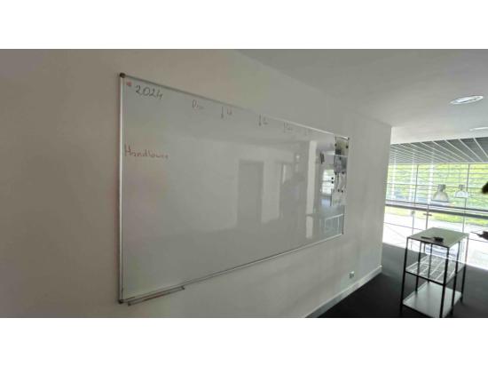Whiteboard 240 cm