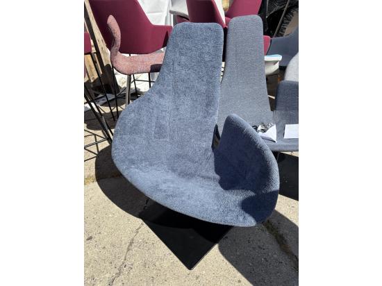 Ciemnoszary fotel asymetryczny