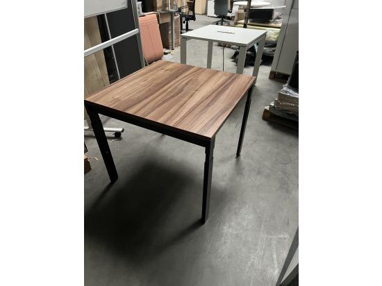 Stolik z ciemnym blatem 80 x 80