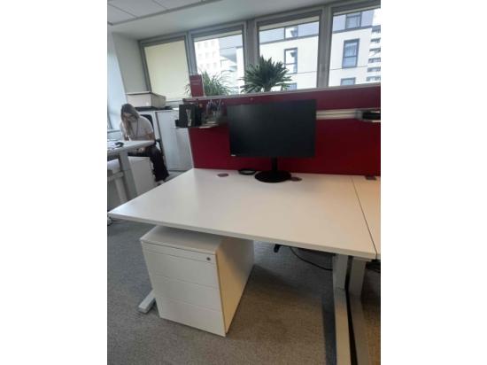 Biurko Z Regulacja  Wysokosci Na Korbke 120X80